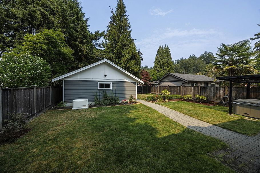 842 W 20th Street North Vancouver, BC - 25