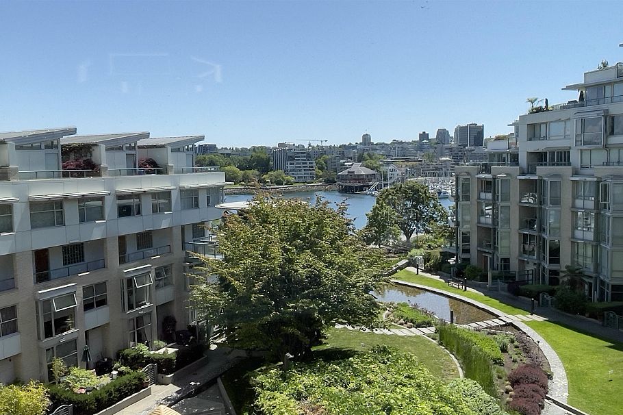 605 1228 Marinaside Crescent Vancouver, BC - 2