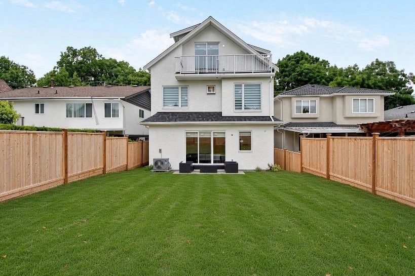 2 2254 E 24th Avenue Vancouver, BC - 9