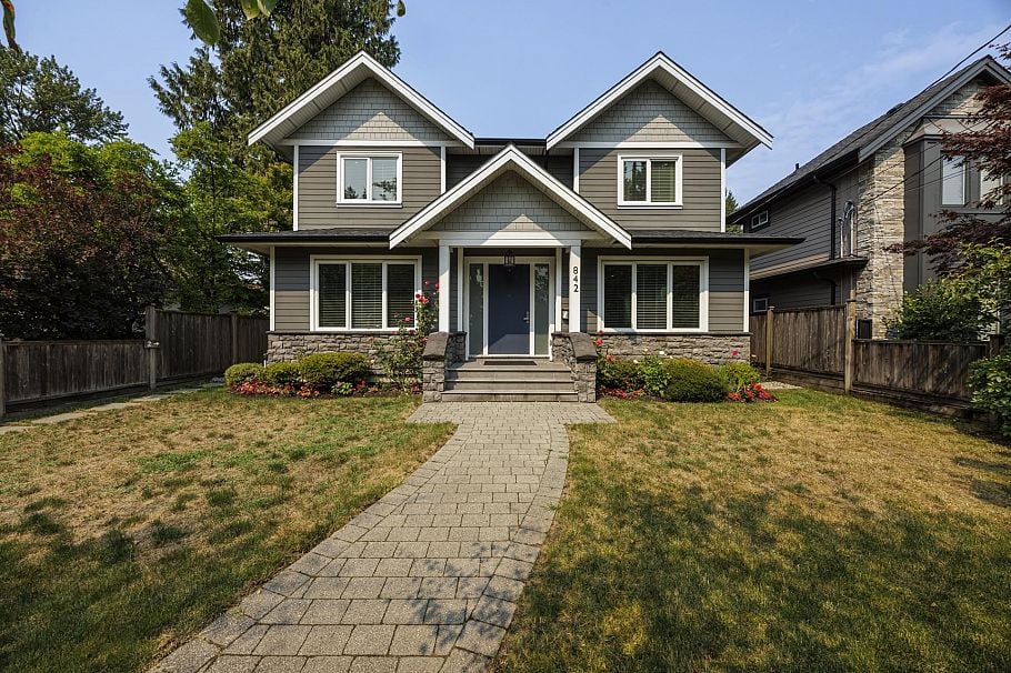 842 W 20th Street North Vancouver, BC - 1