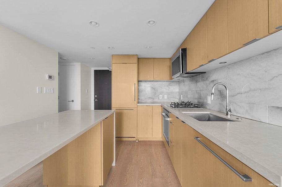 2405 8189 Cambie Street Vancouver, BC - 3