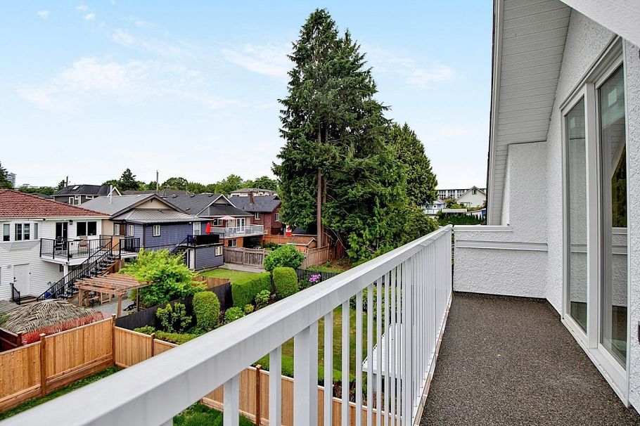 2 2254 E 24th Avenue Vancouver, BC - 7