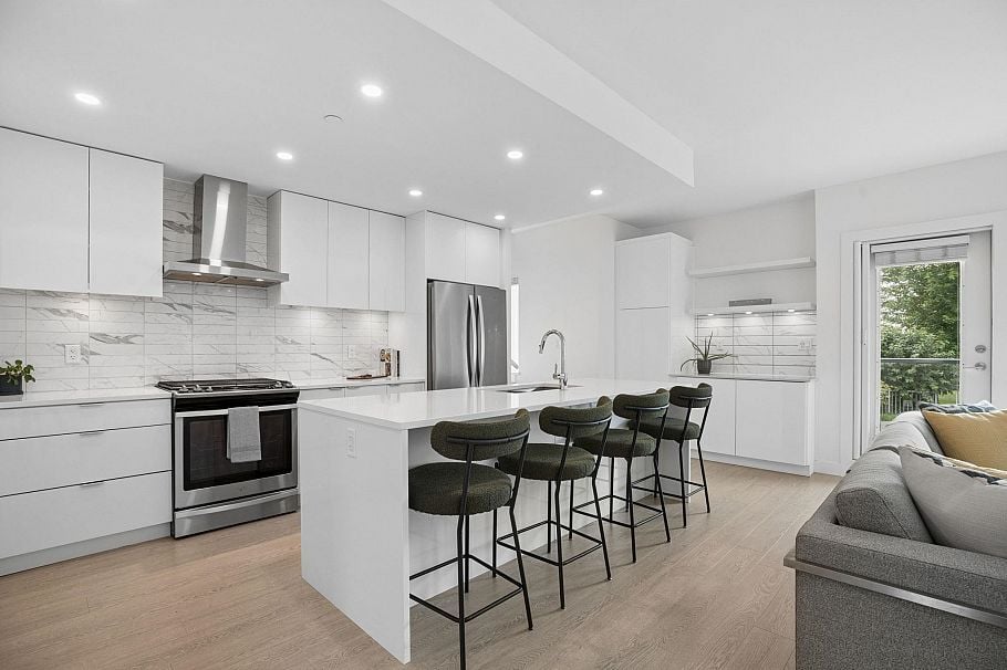 16 3596 Salal Drive North Vancouver, BC - 12