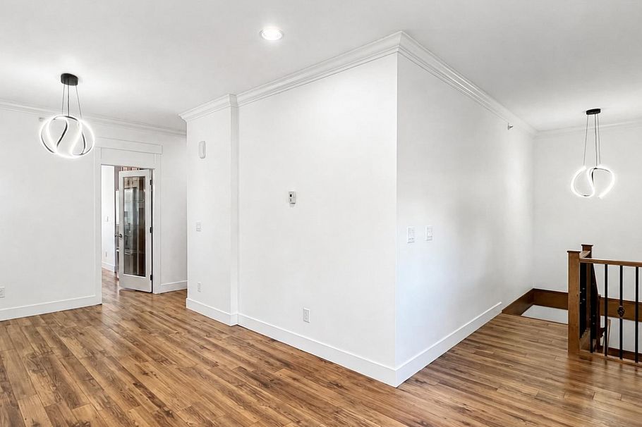 2388 E 5th Avenue Vancouver, BC - 3