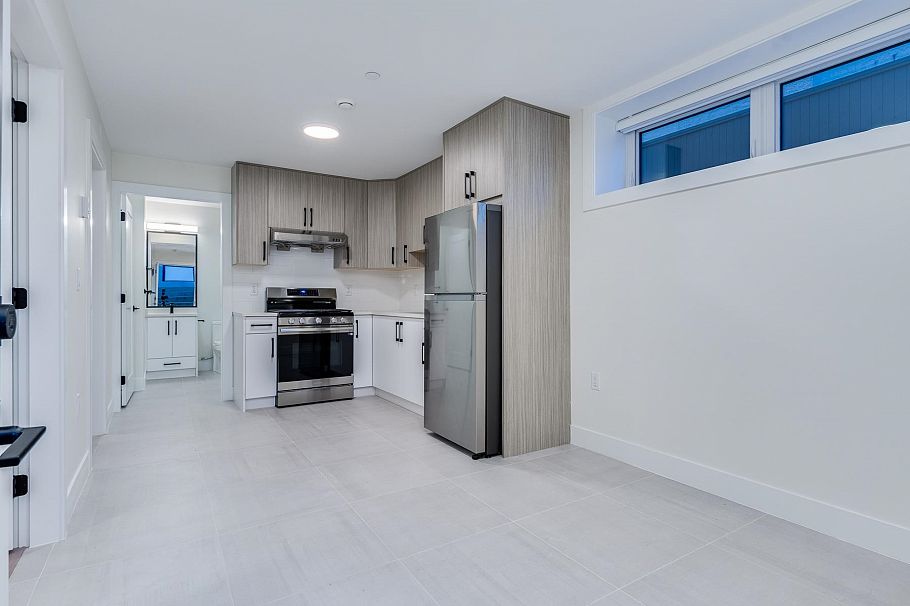 1 5461 Rhodes Street Vancouver, BC - 22