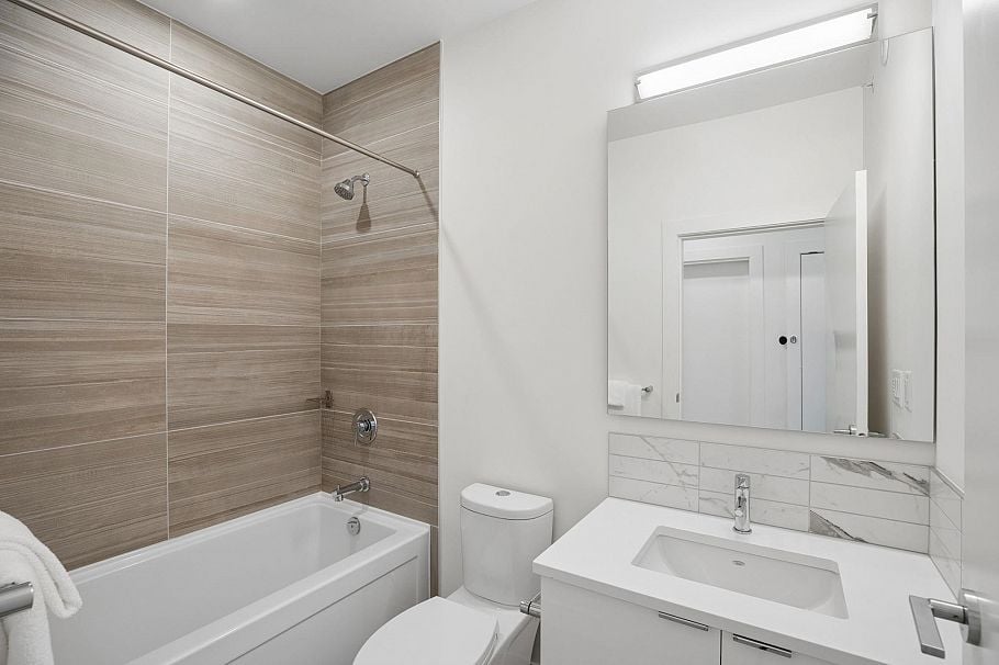 16 3596 Salal Drive North Vancouver, BC - 31