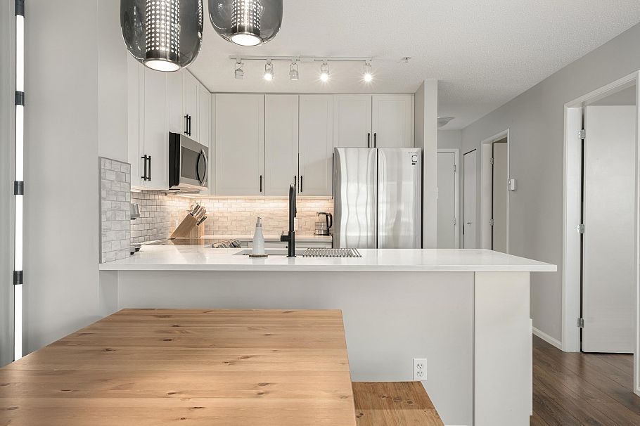 305 124 W 3rd Street North Vancouver, BC - 12