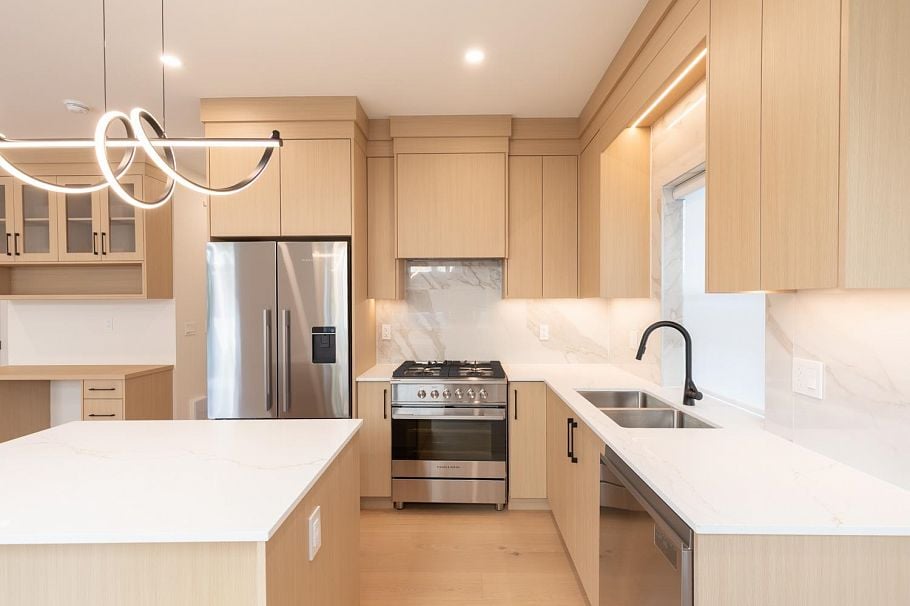 2 3615 Turner Street Vancouver, BC - 9