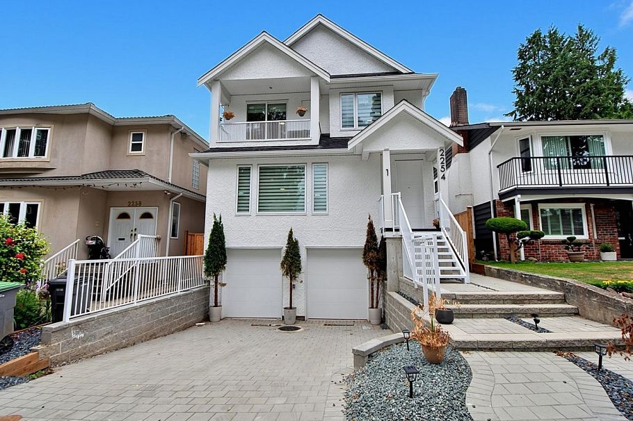 1 2254 E 24th Avenue Vancouver, BC - 1