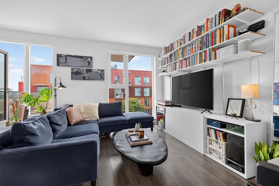 1009 983 E Hastings Street Vancouver, BC - 4