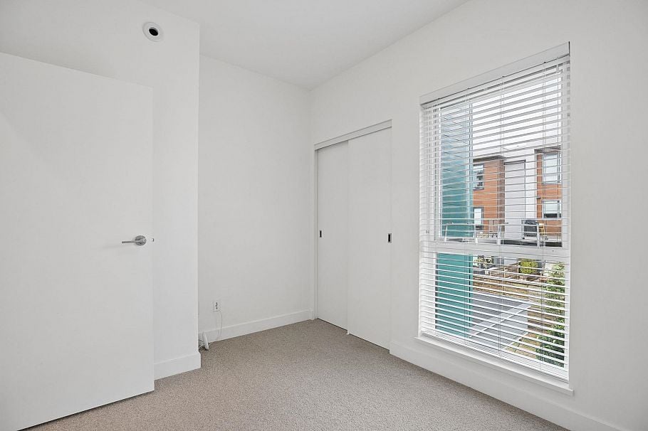 16 3596 Salal Drive North Vancouver, BC - 34