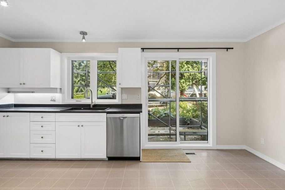 1056 LILLOOET ROAD, North Vancouver BC V7J 2H8 North Vancouver, BC - 11