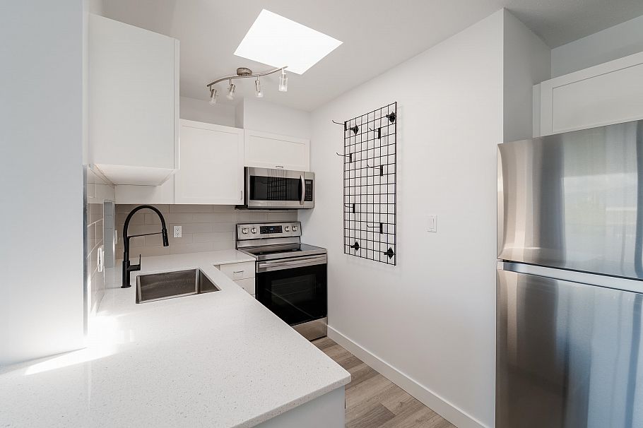 302 3788 W 10th Avenue Vancouver, BC - 15