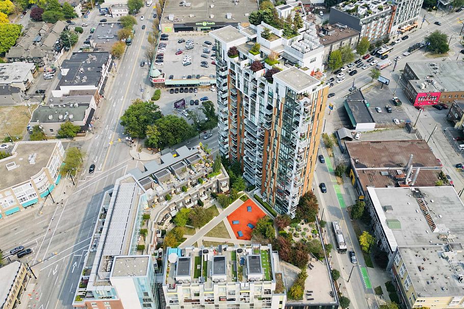 1806 285 E 10th Avenue Vancouver, BC - 2