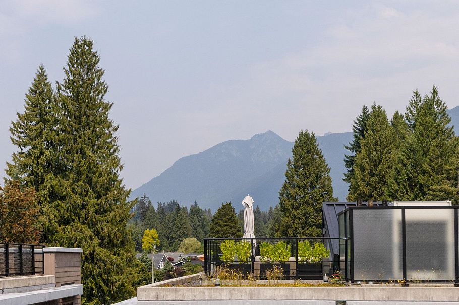 402 3220 Connaught Crescent North Vancouver, BC - 24