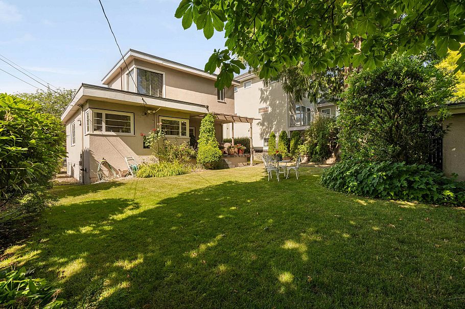 696 W 27th Avenue Vancouver, BC - 5