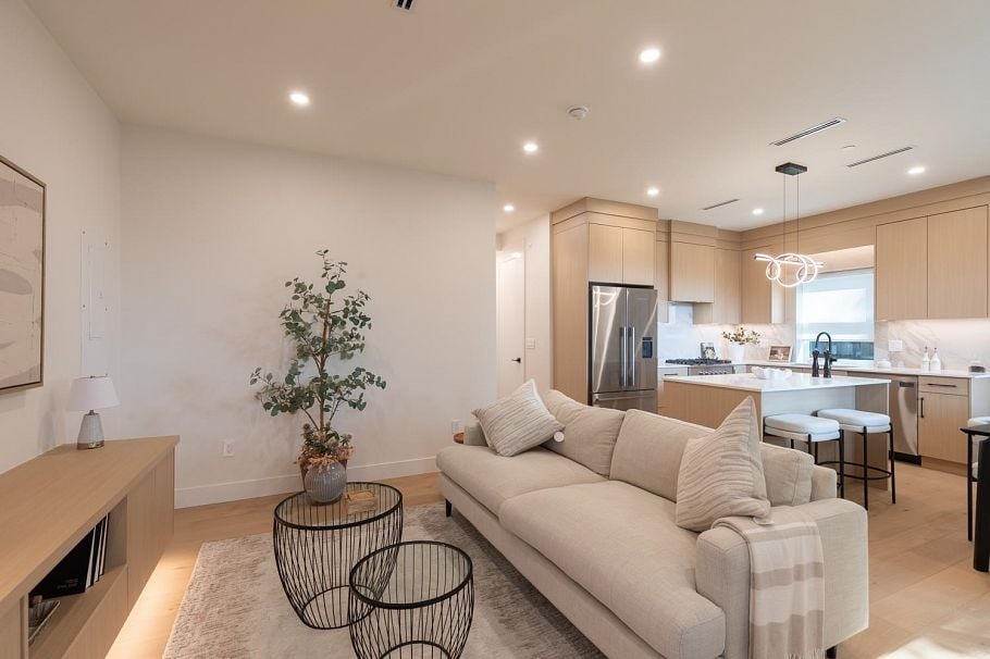 1 3615 Turner Street Vancouver, BC - 3