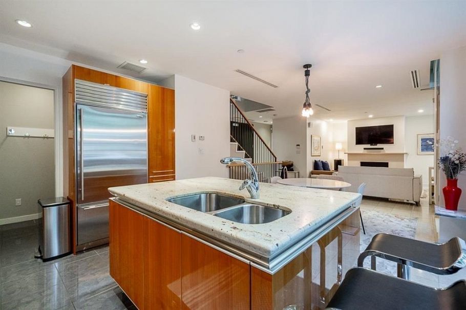 1163 W Cordova Street Vancouver, BC - 3