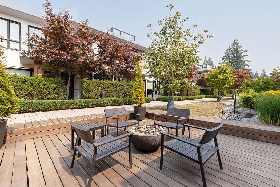 402 3220 Connaught Crescent North Vancouver, BC - 30