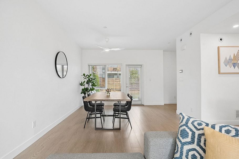 16 3596 Salal Drive North Vancouver, BC - 17