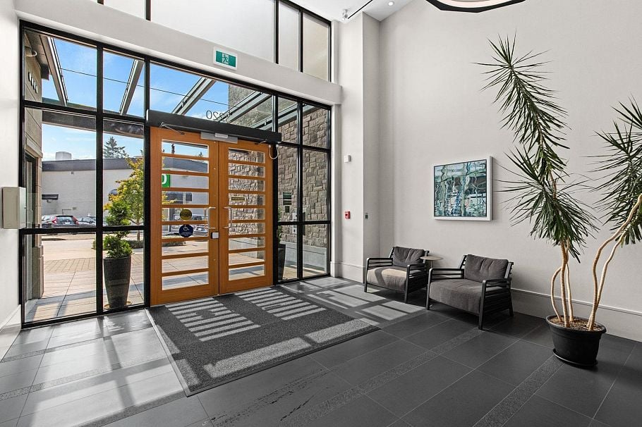 402 3220 Connaught Crescent North Vancouver, BC - 38