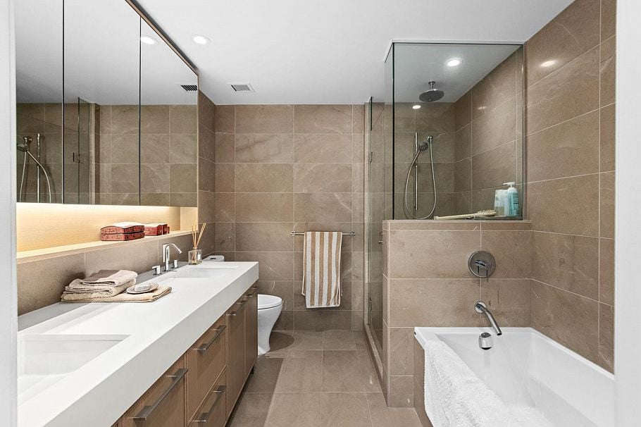 402 3220 Connaught Crescent North Vancouver, BC - 16