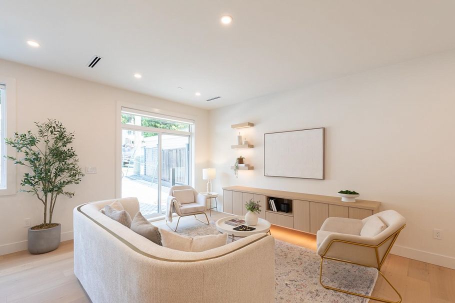 4 3615 Turner Street Vancouver, BC - 2