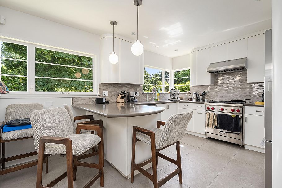 696 W 27th Avenue Vancouver, BC - 31