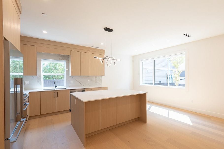 3 3615 Turner Street Vancouver, BC - 5