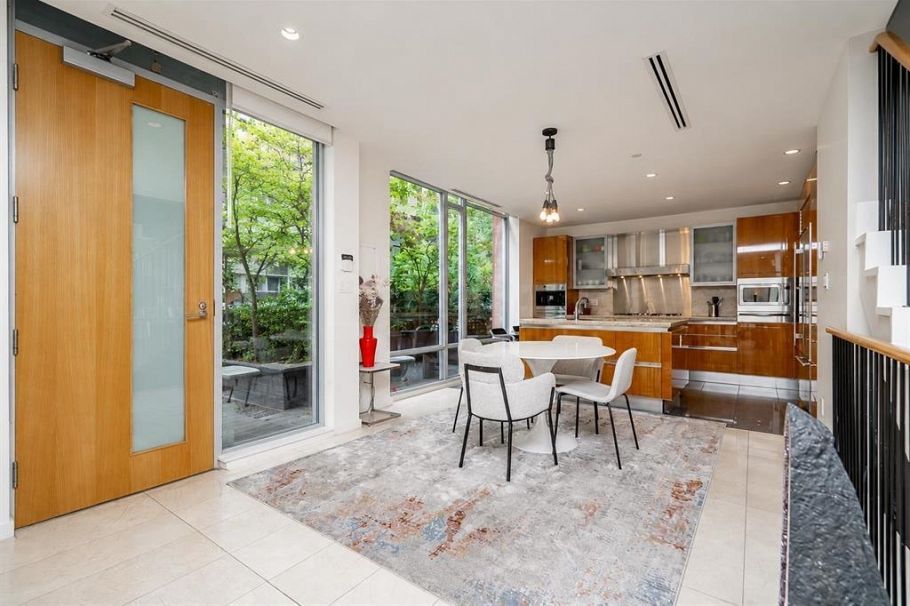 1163 W Cordova Street Vancouver, BC - 2
