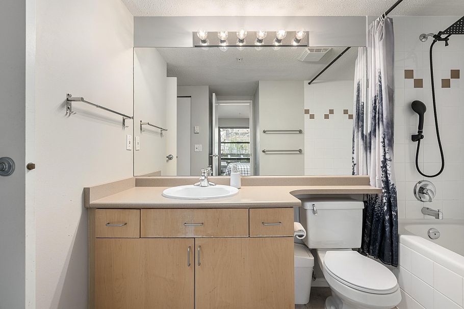 305 124 W 3rd Street North Vancouver, BC - 22
