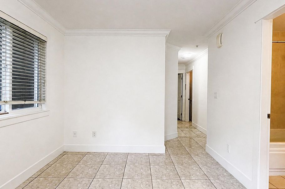 2388 E 5th Avenue Vancouver, BC - 24