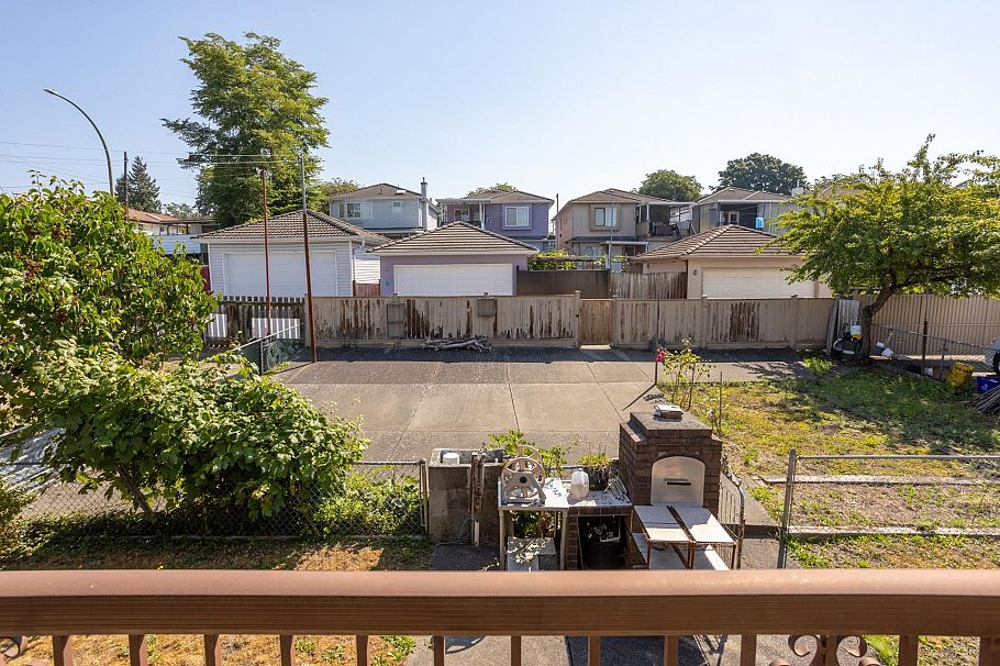 5618 Lancaster Street Vancouver, BC - 17