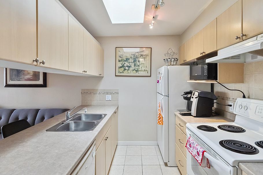 416 2891 E Hastings Street Vancouver, BC - 4