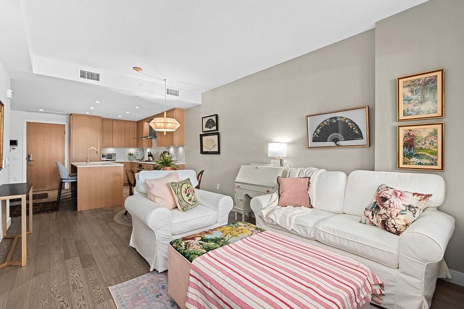 402 3220 Connaught Crescent North Vancouver, BC - 11