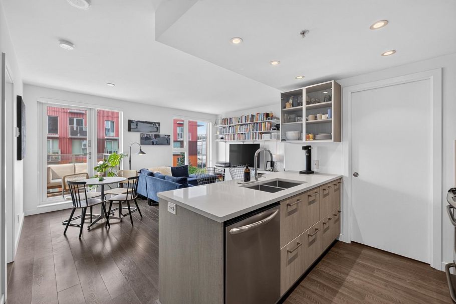 1009 983 E Hastings Street Vancouver, BC - 2