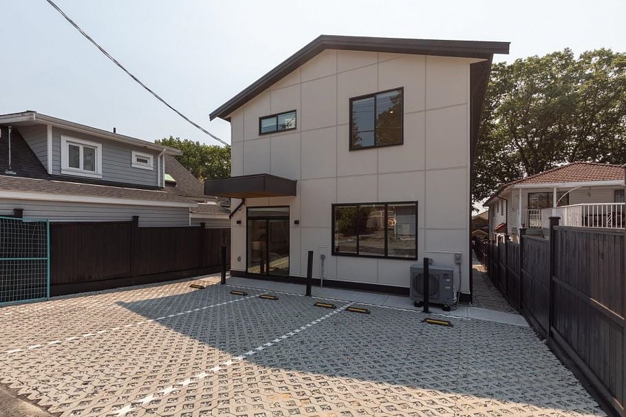 4 3615 Turner Street Vancouver, BC - 22