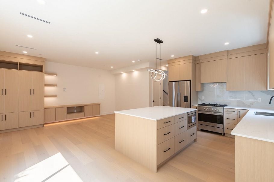 3 3615 Turner Street Vancouver, BC - 8