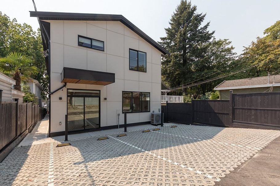 4 3615 Turner Street Vancouver, BC - 23