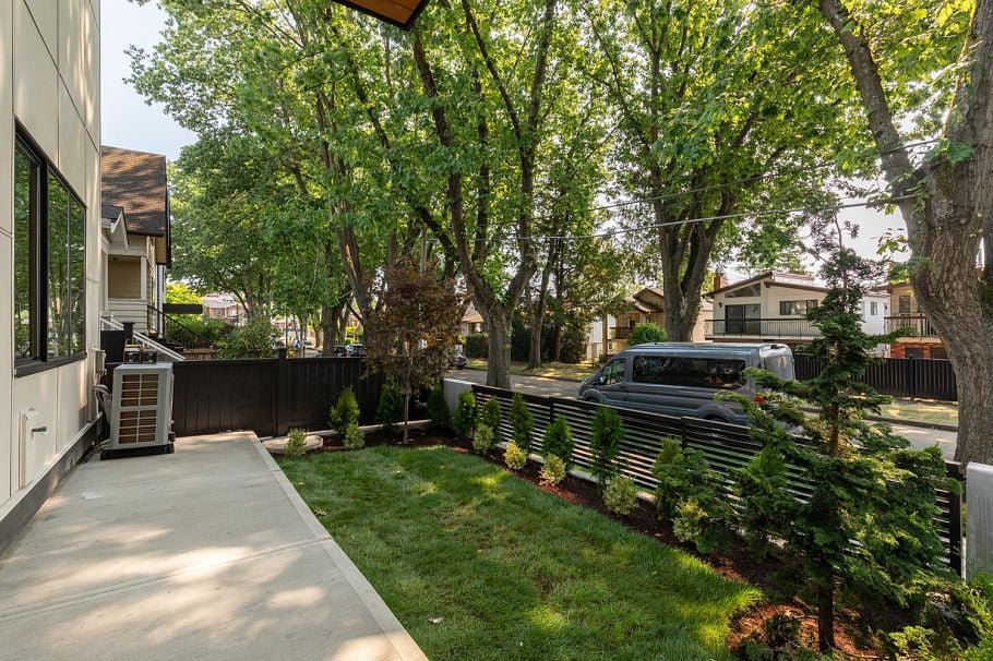 1 3615 Turner Street Vancouver, BC - 29