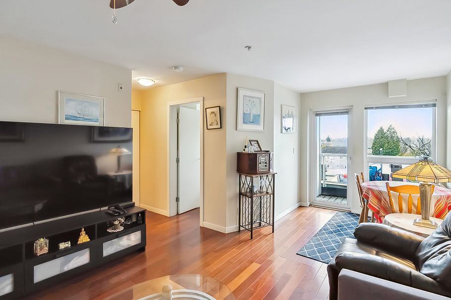 416 2891 E Hastings Street Vancouver, BC - 1