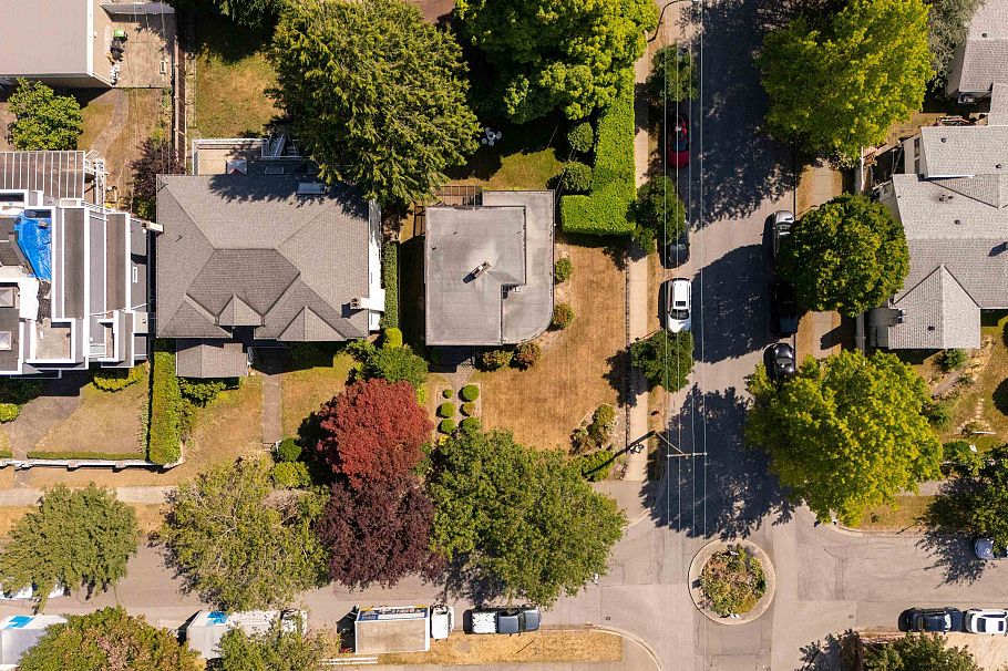 696 W 27th Avenue Vancouver, BC - 8