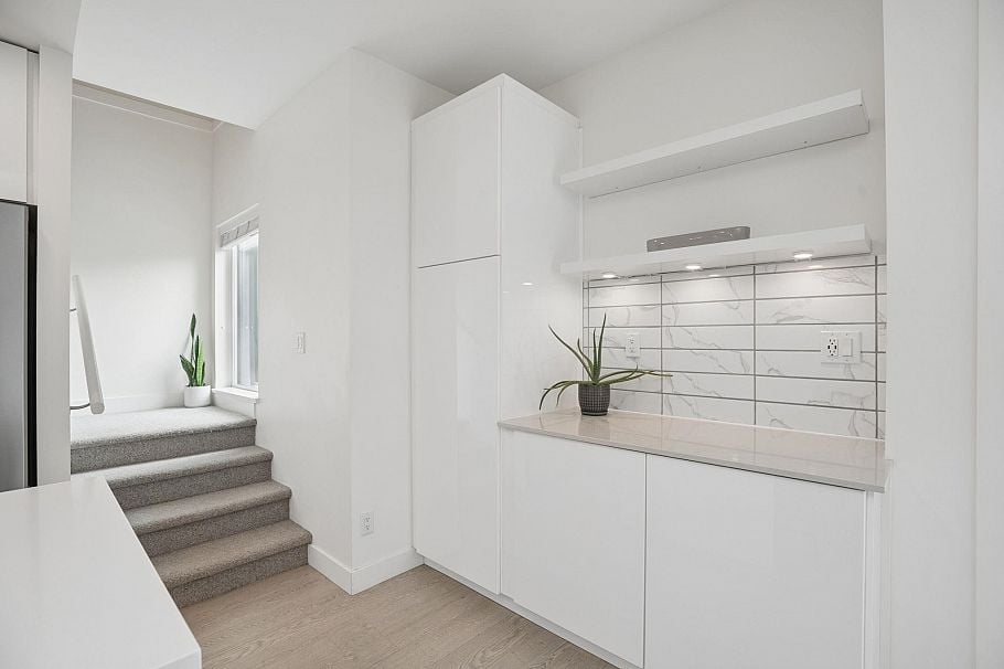 16 3596 Salal Drive North Vancouver, BC - 10
