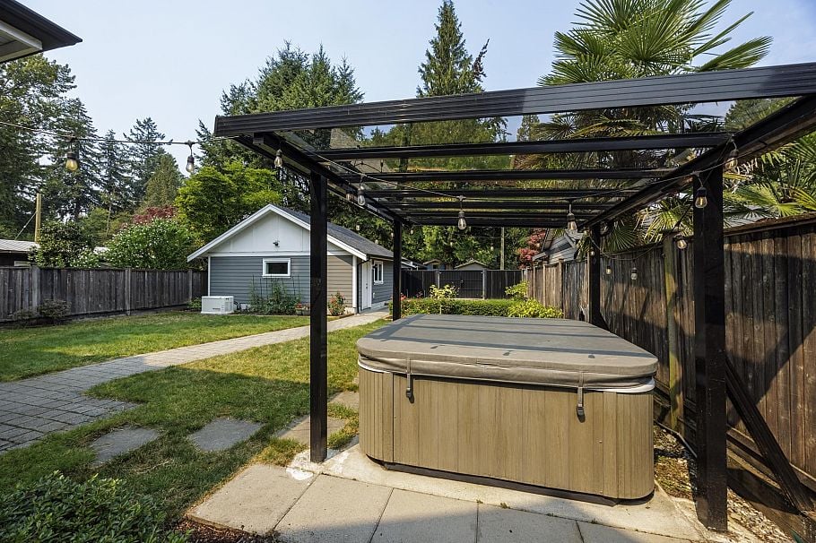842 W 20th Street North Vancouver, BC - 28