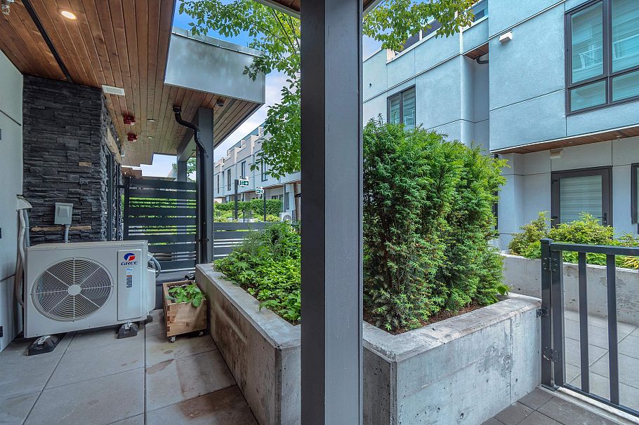 8327 French Street Vancouver, BC - 32