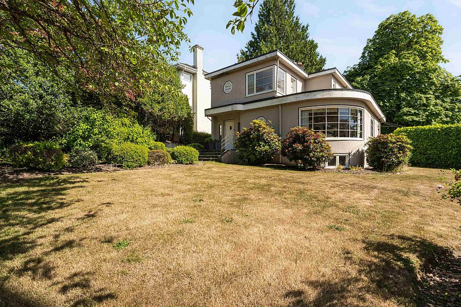 696 W 27th Avenue Vancouver, BC - 5