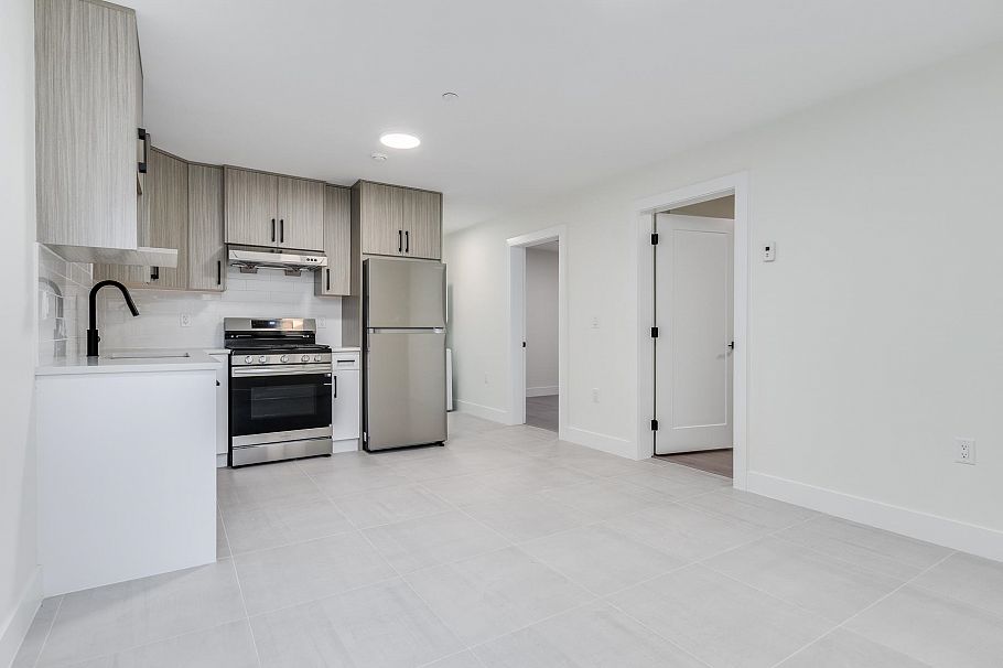 1 5459 Rhodes Street Vancouver, BC - 21