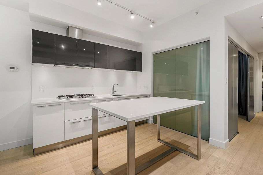 134 E 1st Avenue Vancouver, BC - 3