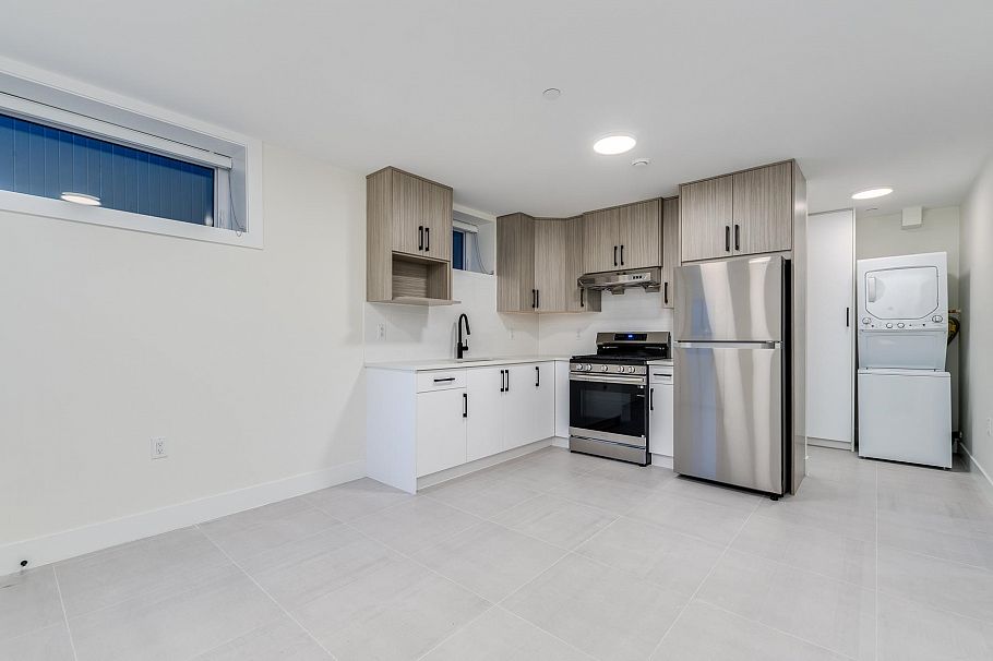 1 5459 Rhodes Street Vancouver, BC - 22