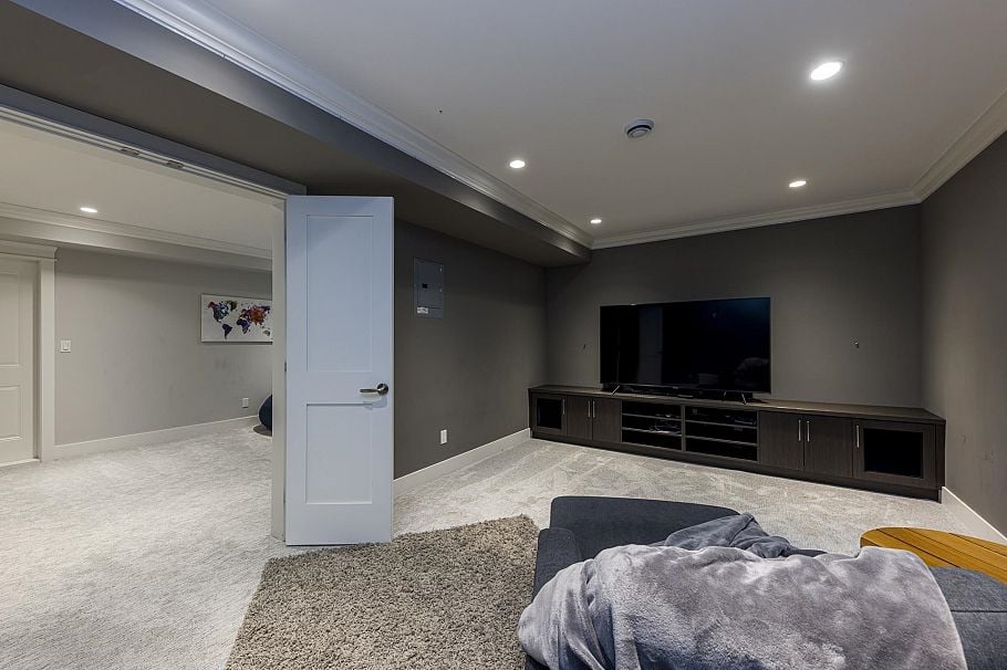 842 W 20th Street North Vancouver, BC - 22